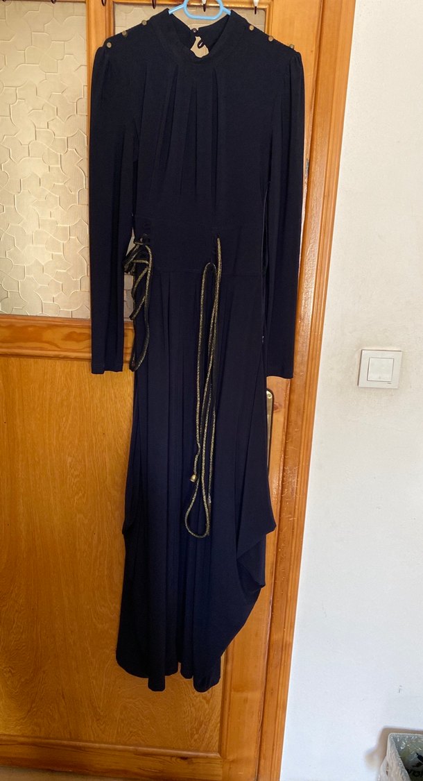 Zincir Detaylı Siyah Uzun Süet Elbise - Görsel 2