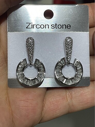 Beden Zirkon taşlı özel günleriniz için şık küpe