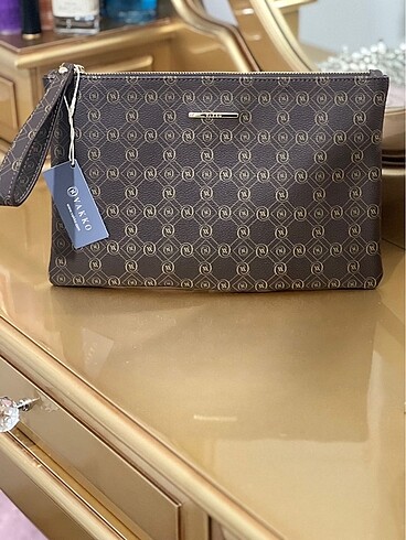 Vakko Vakko clutch