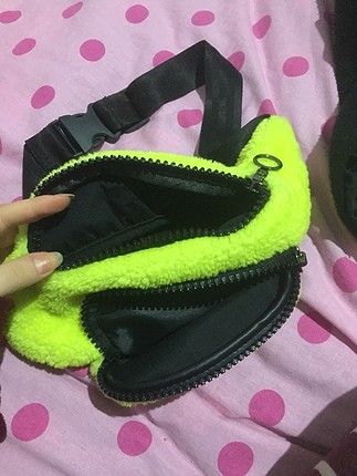 Pull and Bear Neon sarı peluş bel çantası