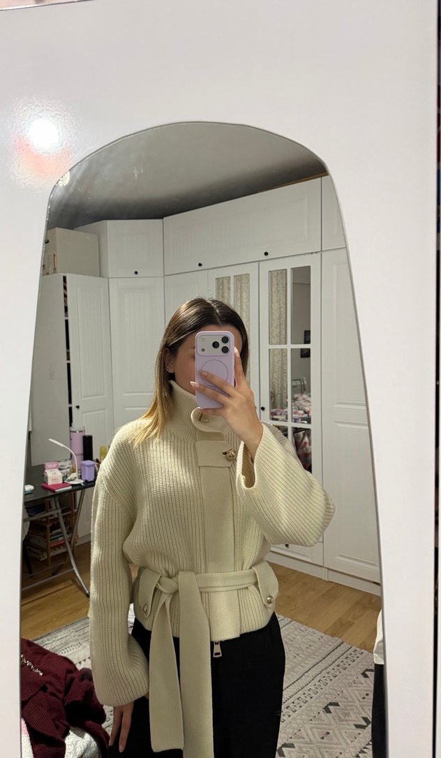 Beyaz Boğazlı Kemerli Kadın Kazak - Görsel 2