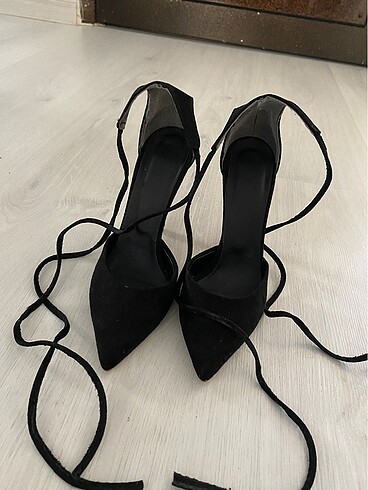 37 Beden Bağcıklı stiletto