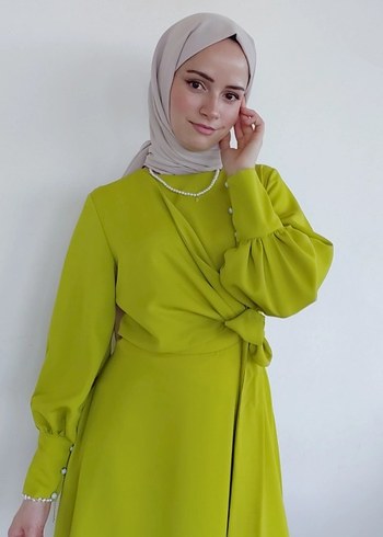 Drapeli Yüksek Yakalı Uzun Kollu Kadın Elbise