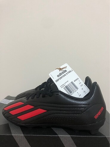 Adidas çocuk krampon ayakkabısı