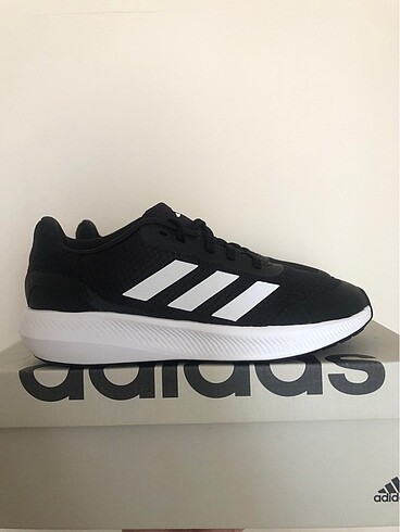 Adidas Siyah Kadın ayakkabısı