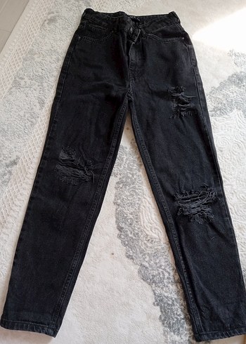 Siyah Bol Kesim Yırtık Midi Jean