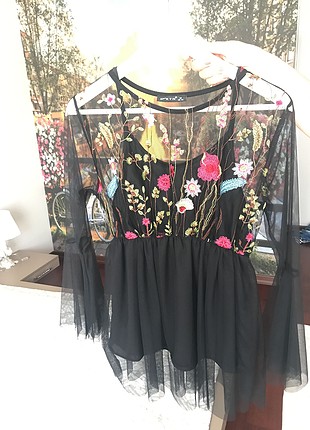 Nakış detaylı tül bluz
