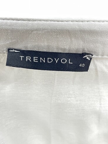 40 Beden beyaz Renk Trendyol & Milla Gömlek %70 İndirimli.