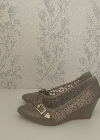 Bej Kadın Dolgu Topuklu Yılan Desenli Babet - Görsel 4