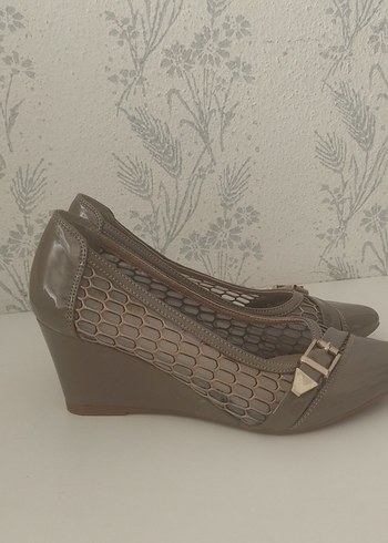 Bej Kadın Dolgu Topuklu Yılan Desenli Babet - Görsel 2