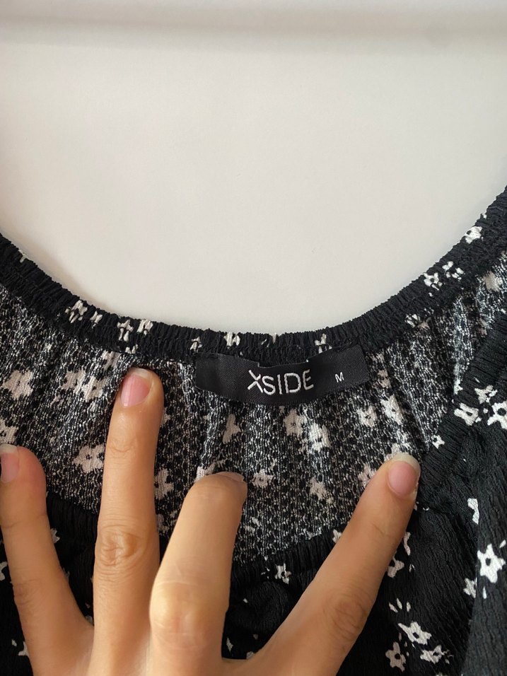 Düğmeli Siyah Midi V Yaka Elbise - Görsel 2