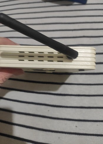 Beyaz modem ve Gri AirTies Mouse Pad - Görsel 5