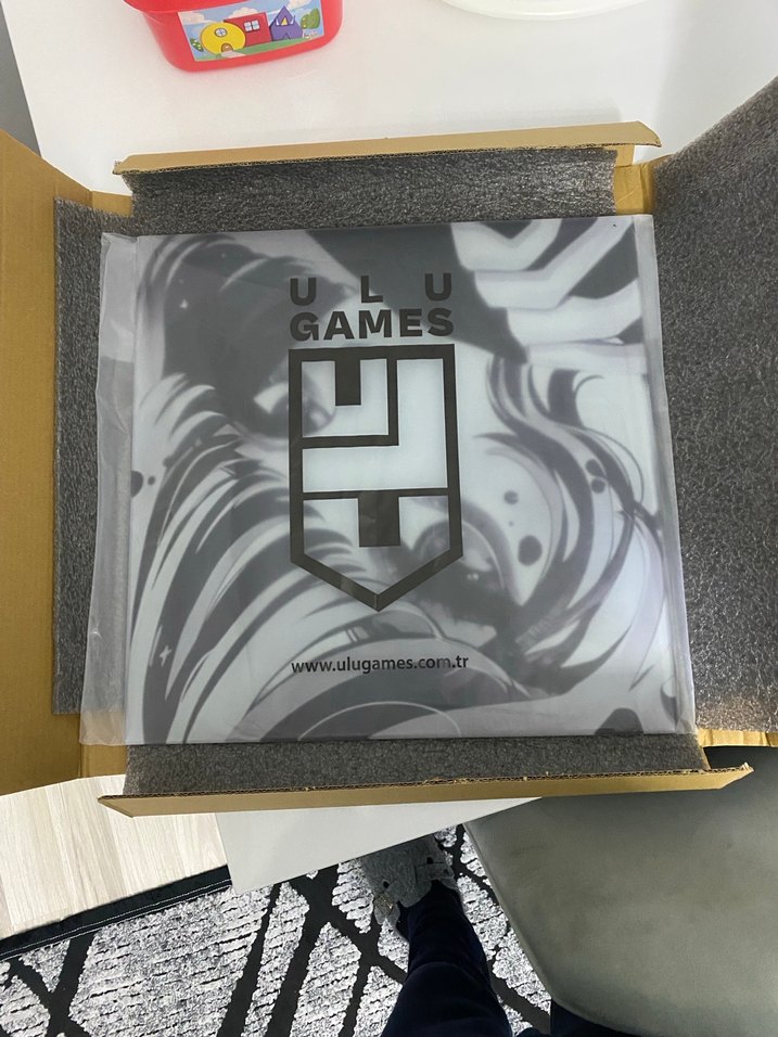 Gri Anime Tasarımlı Cam Mouse Pad - Görsel 2