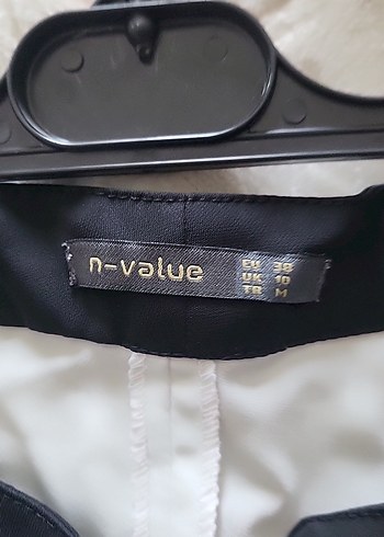 Kemerli V Yaka Siyah Beyaz Midi Ofis Elbisesi - Görsel 5