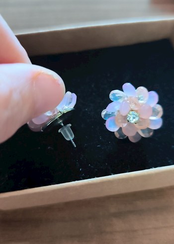 Bohem Mini Çiçek Desenli Payetli Küpeler alerji yapmaz - Görsel 5