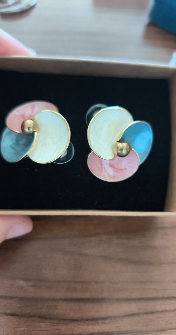 Bohem Mini Çiçek Desenli Payetli Küpeler alerji yapmaz - Görsel 2