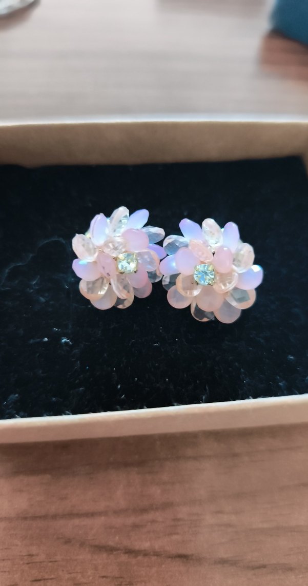 Bohem Mini Çiçek Desenli Payetli Küpeler alerji yapmaz - Görsel 4