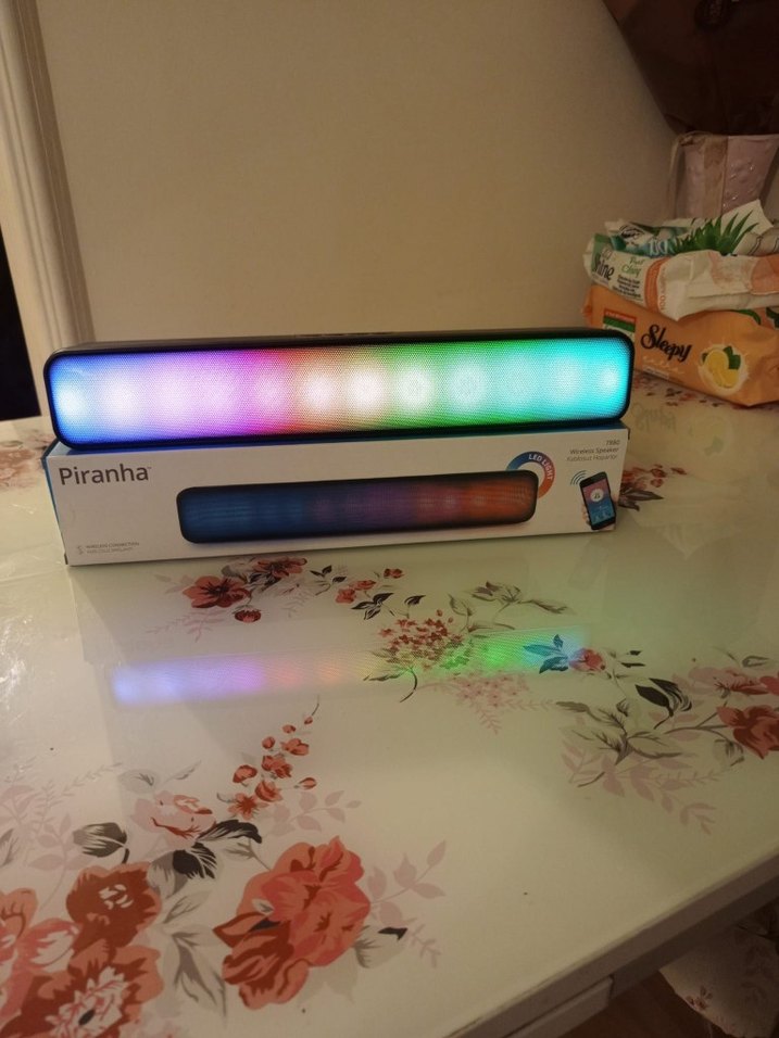 Piranha Çok Renkli Işıklı Bluetooth Hoparlör - Görsel 4
