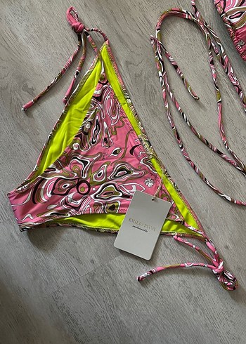 m Beden EMİLİO PUCCİ ÜÇGEN BİKİNİ TAKIMI