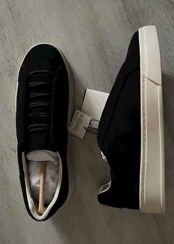 zara 44
