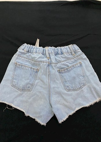 Zara Nakışlı Düğmeli Mini Kız Kot Şort