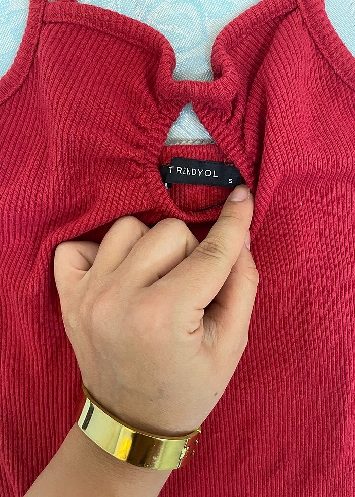 Kırmızı elbise - Görsel 3