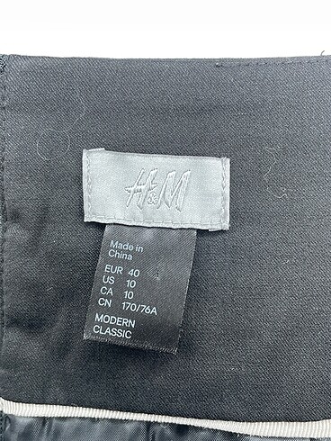 40 Beden siyah Renk H&M Mini Etek %70 İndirimli.