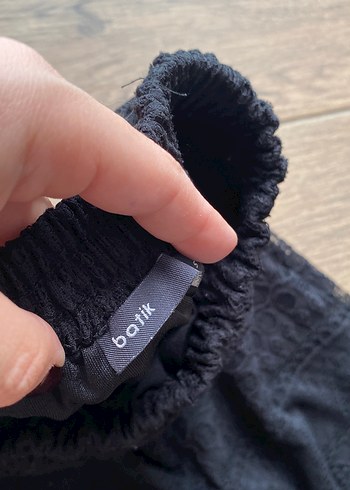 Batik Dantel Detaylı Siyah Triko Midi Etek