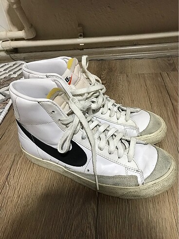 Nike Blazer Mid 77