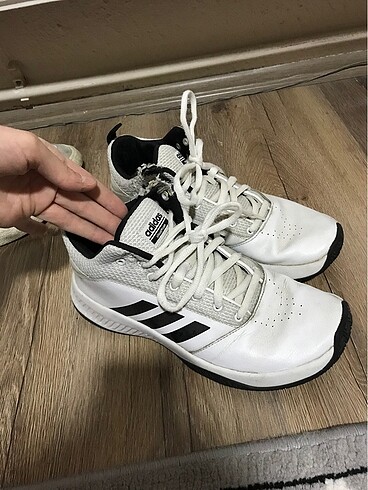 Adidas basketbol ayakkabısı