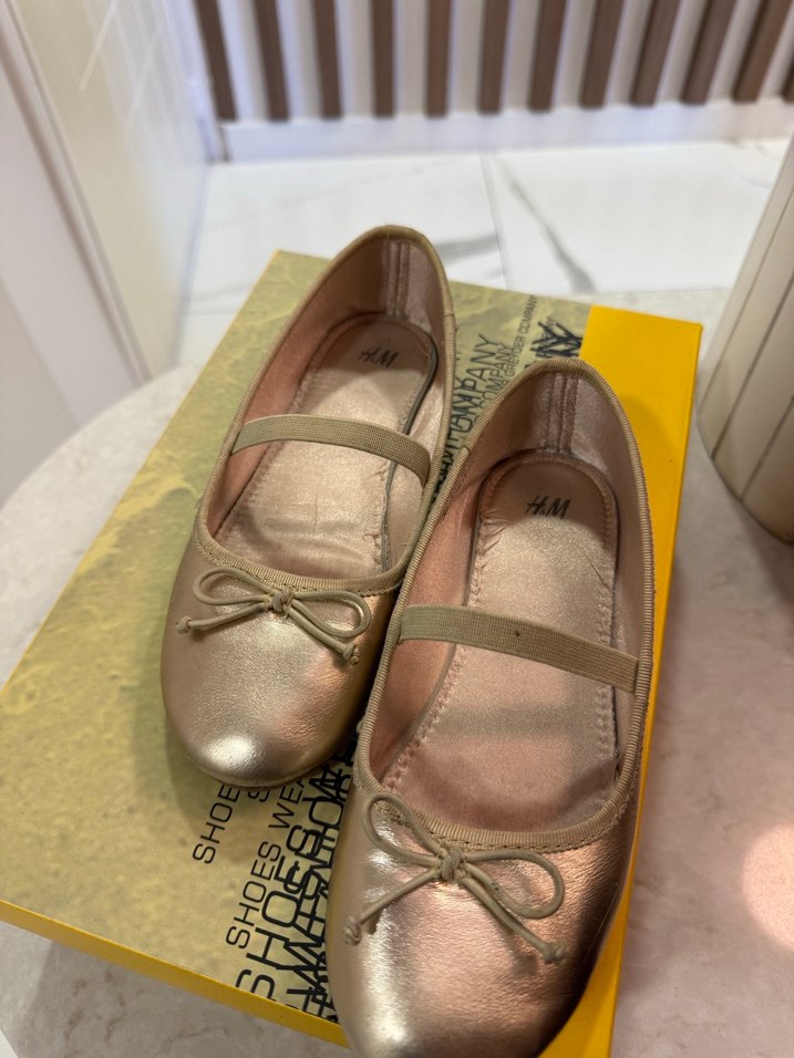 Kız Çocuk Bej Parlak Tokalı Babet Ayakkabı - Görsel 2