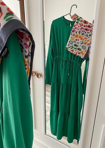 m Beden yeşil Renk Benetton yeşili tesettür ayrobin kumaş elbise ve eşarp