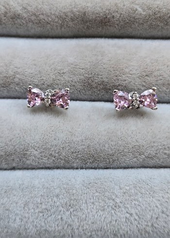 Pandora Pandora ışıltılı pembe fiyonk küpe