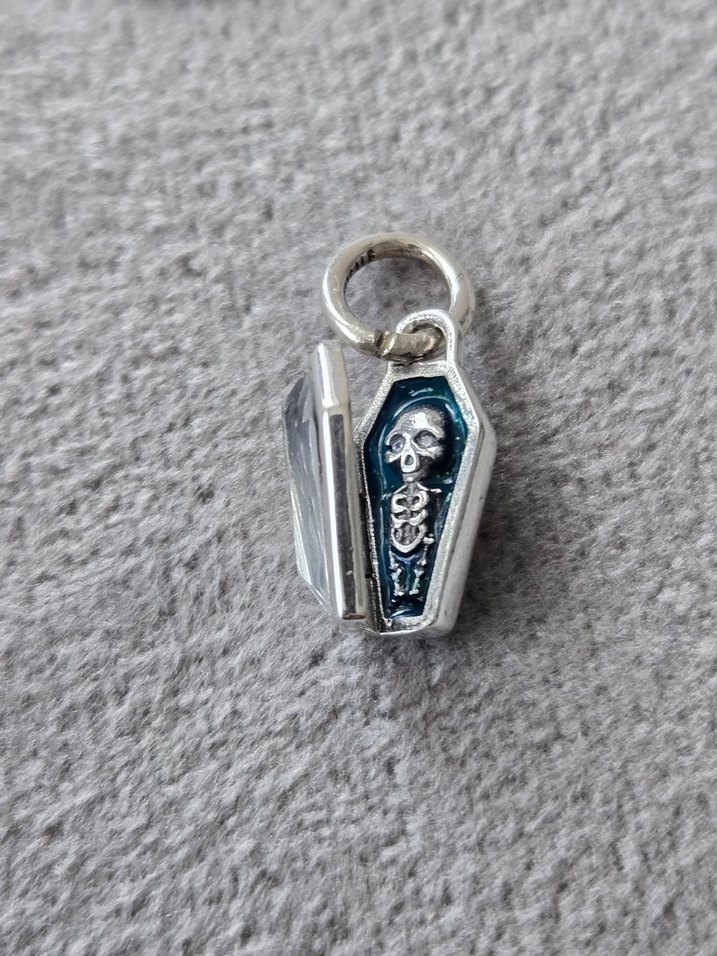 karanlıkta parlayan açılır tabut charm - Görsel 4