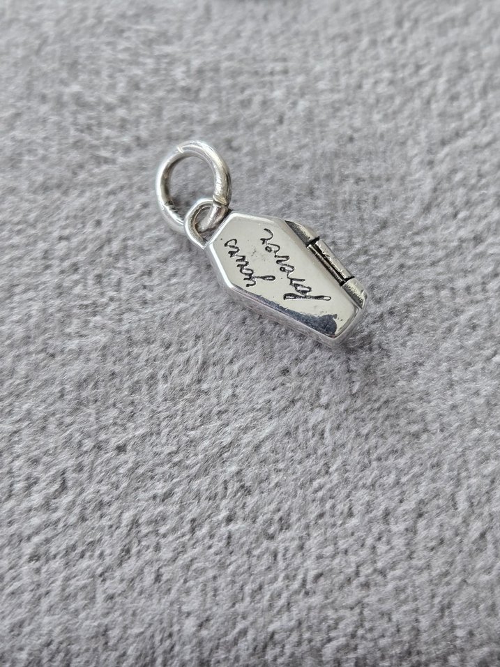 karanlıkta parlayan açılır tabut charm - Görsel 5