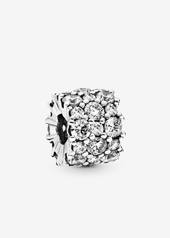 Pandora parıltılı pave charm