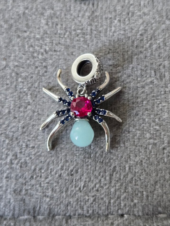 karanlıkta parlayan ışıltılı örümcek charm - Görsel 3