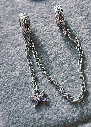 Çiçek ve kelebek güvenlik zinciri charm - Görsel 4