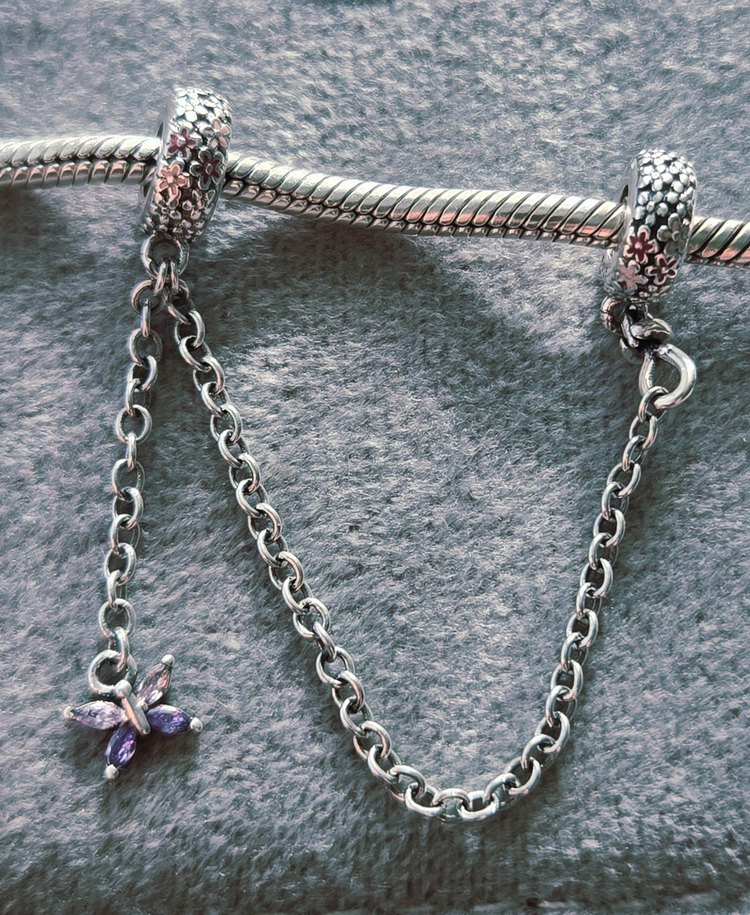 Çiçek ve kelebek güvenlik zinciri charm - Görsel 2