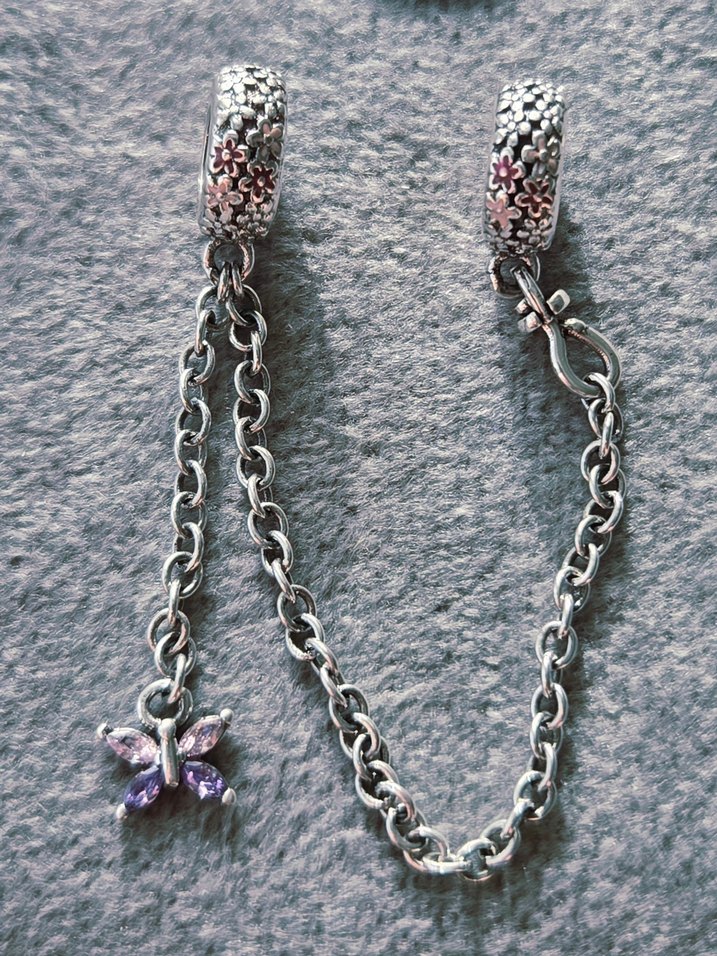 Çiçek ve kelebek güvenlik zinciri charm - Görsel 3