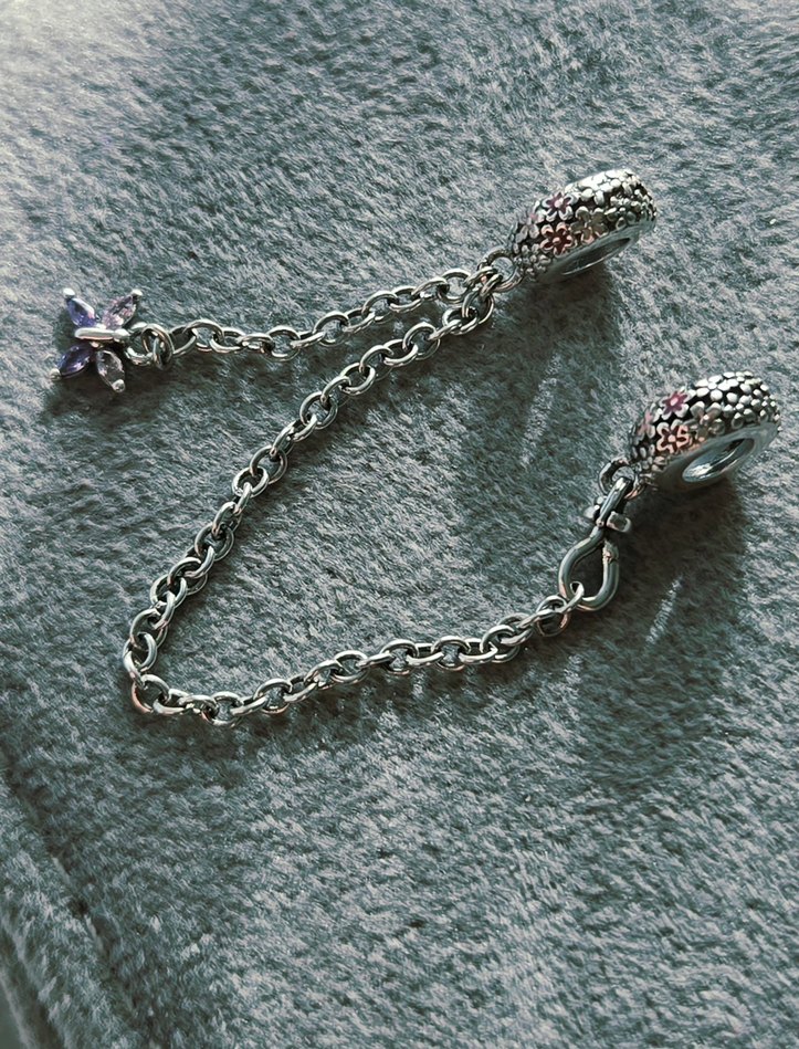 Çiçek ve kelebek güvenlik zinciri charm - Görsel 5