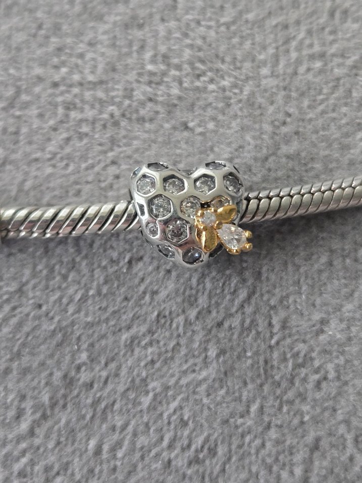 petek kalp arı gümüş charm - Görsel 2