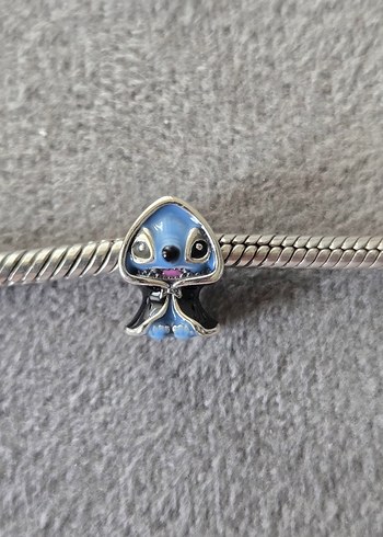 pelerinli stich gümüş charm - Görsel 2