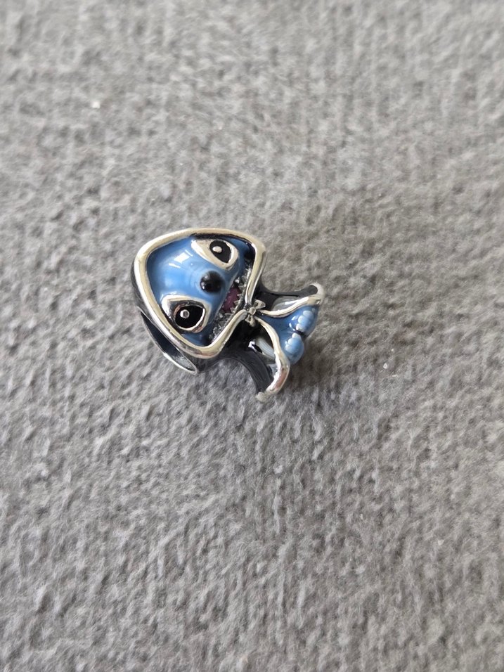 pelerinli stich gümüş charm - Görsel 4