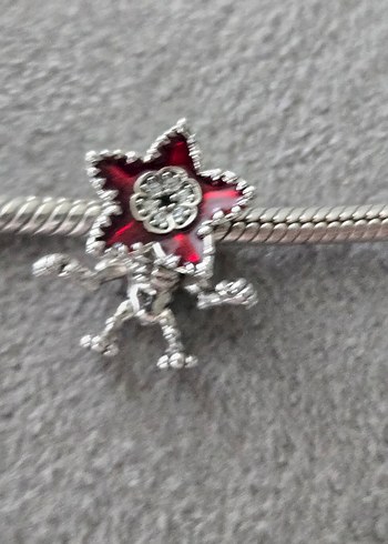 hareketli demogorgon gümüş charm - Görsel 3