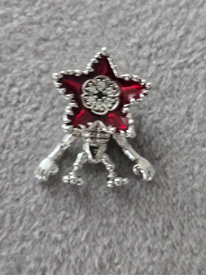 hareketli demogorgon gümüş charm - Görsel 5