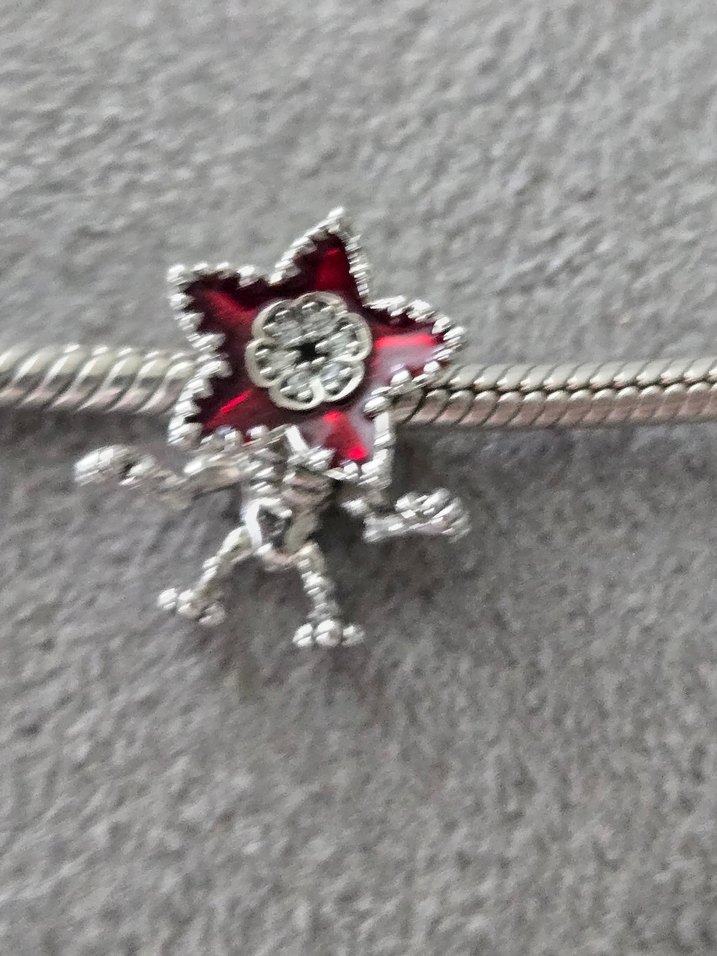 hareketli demogorgon gümüş charm - Görsel 3