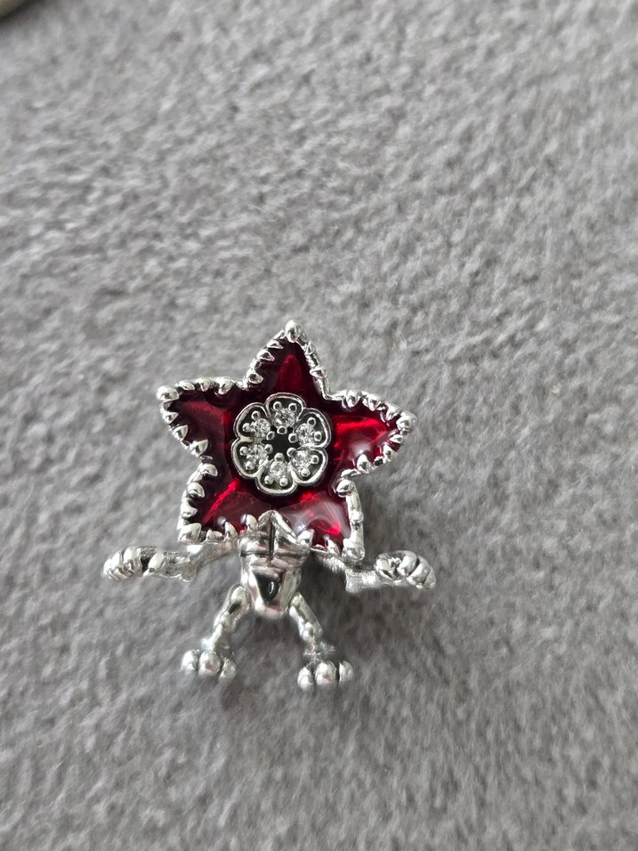 hareketli demogorgon gümüş charm - Görsel 4