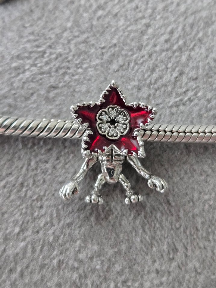 hareketli demogorgon gümüş charm - Görsel 2