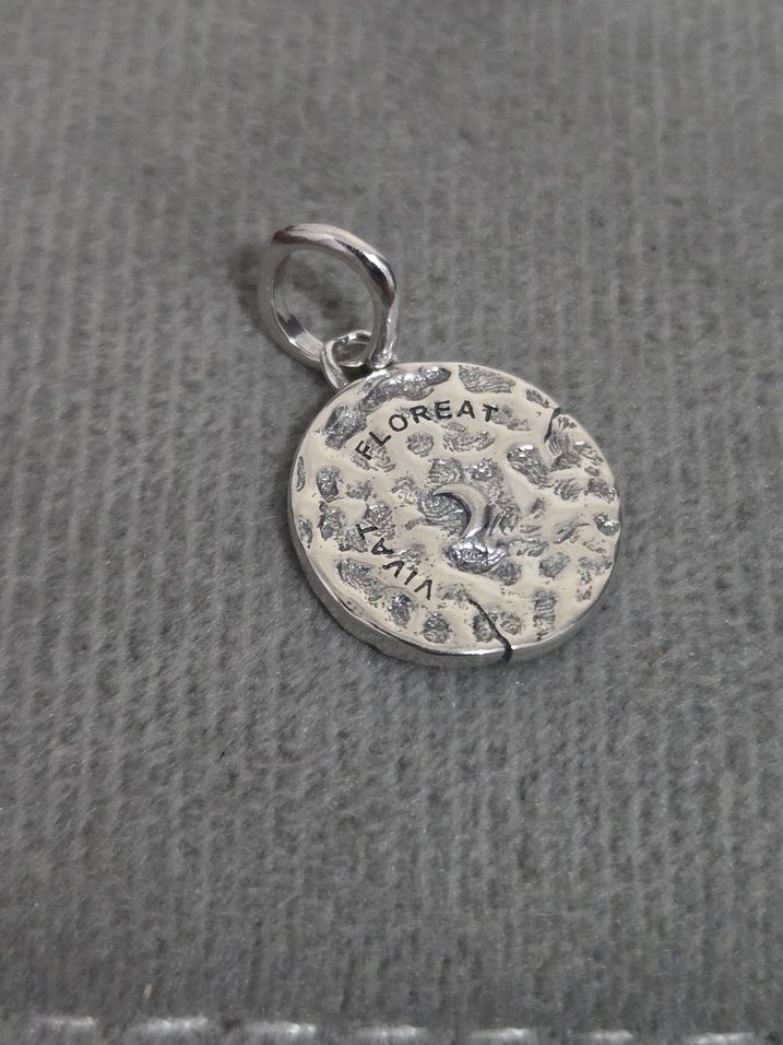 New kiraz çiçeği madalyon charm - Görsel 5